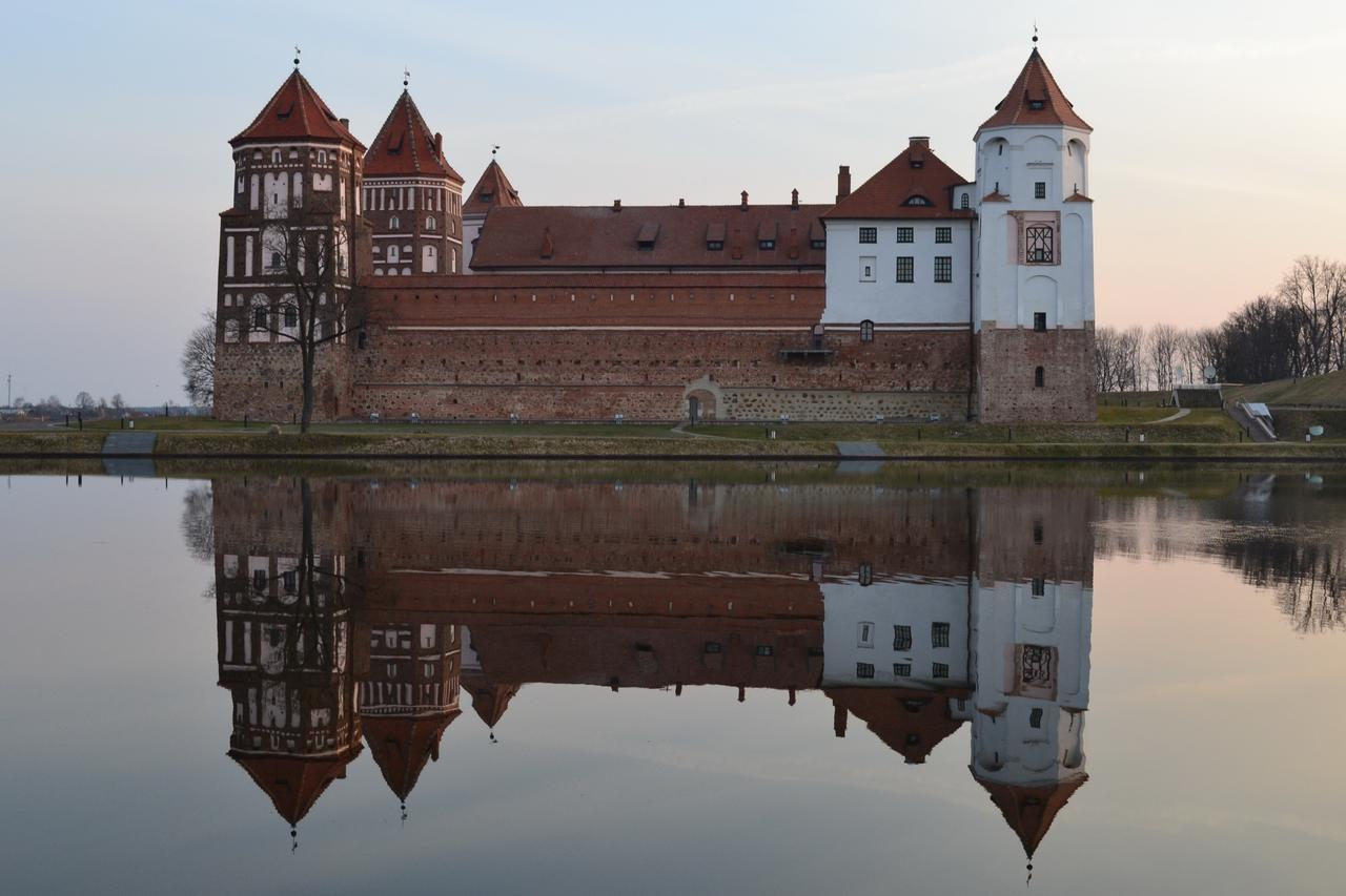 Отель Мирский Замок Экстерьер фото