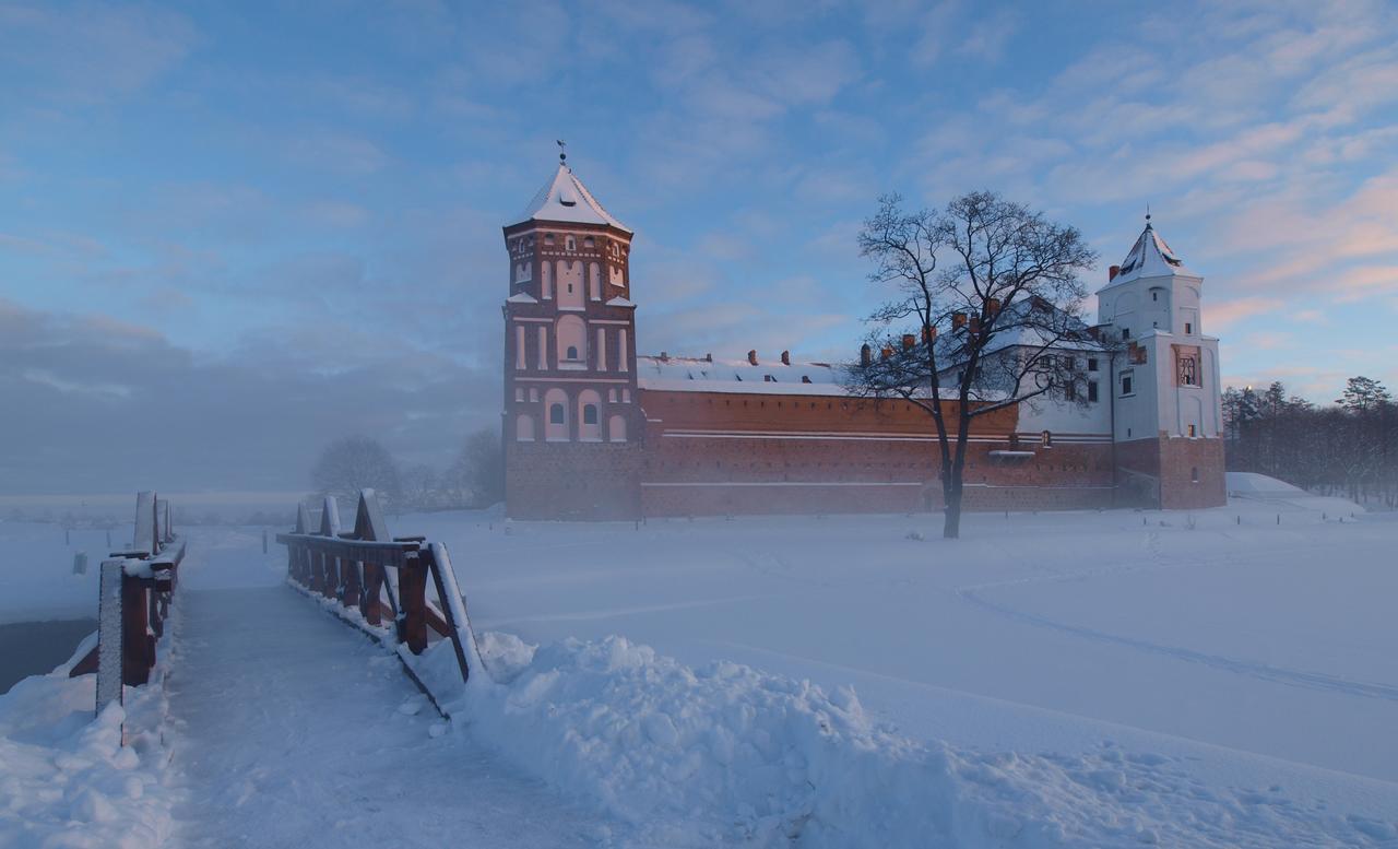 Отель Мирский Замок Экстерьер фото
