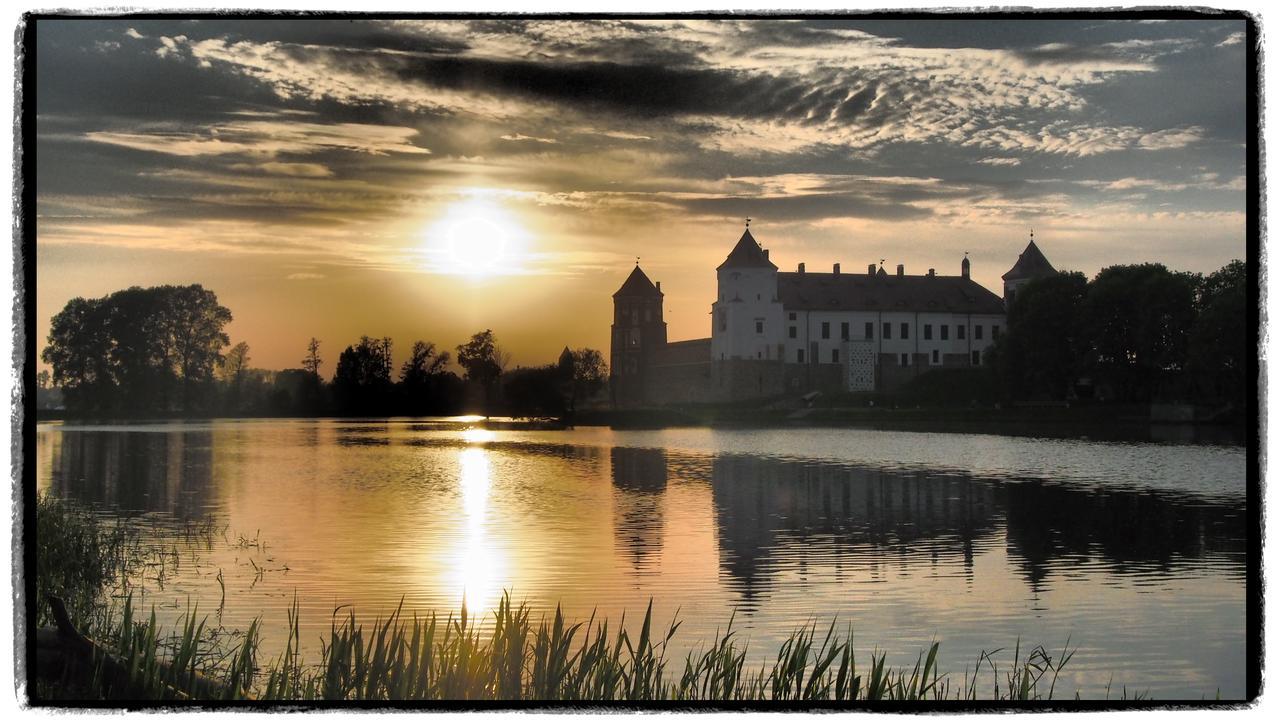 Отель Мирский Замок Экстерьер фото